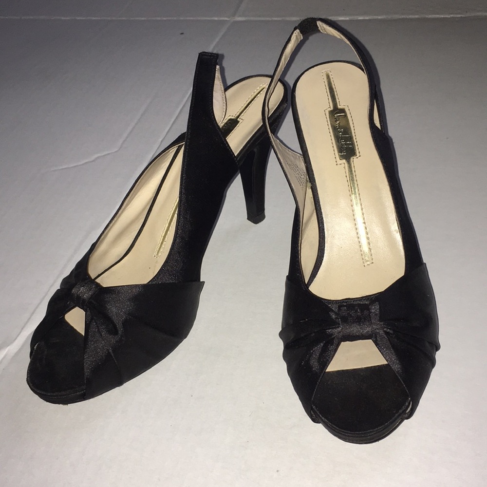 Sam and Libby Black Pumps